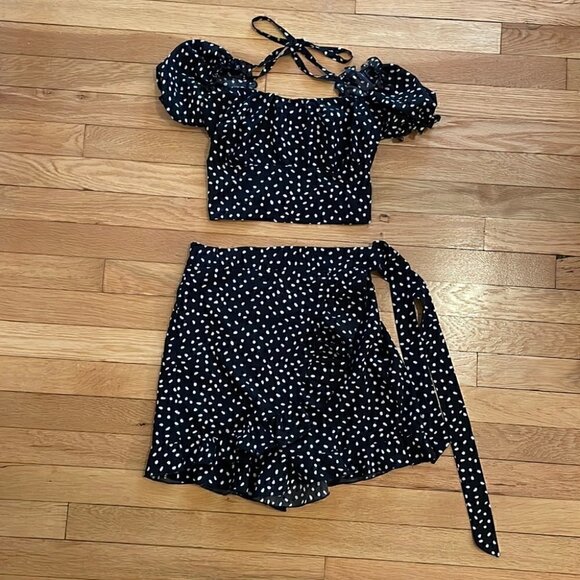 🖤 Unique black white polka dot crop top and high rise wrap shorts set - si… - Picture 2 of 6